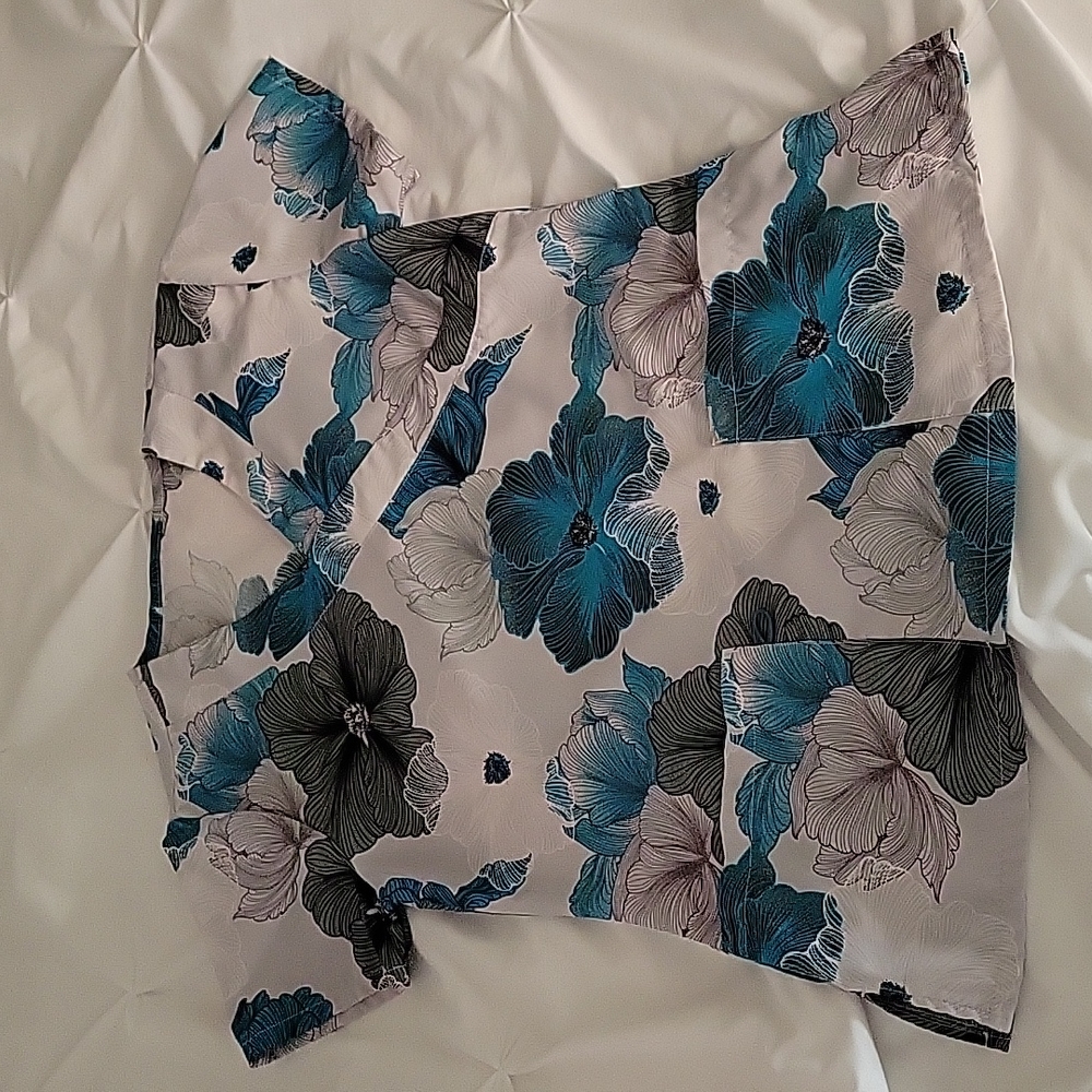 Easy stretch, women's scrub top. Size xs.